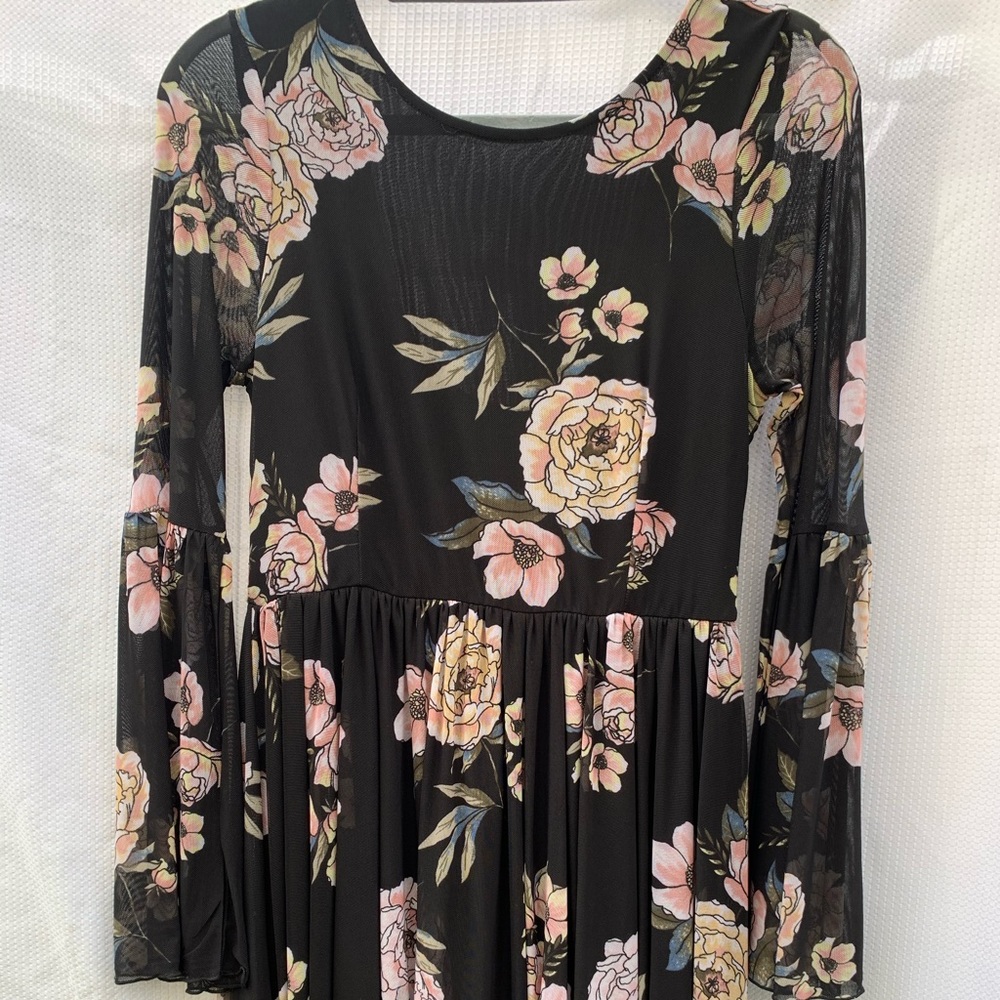 Dress - Picture 2 of 4